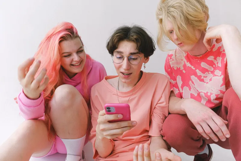 Better Together: The Real Reason Aussies Play Smarter When Their Mates Are Watching